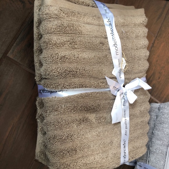 Modern Threads beige luxe towel set NWT - Picture 3 of 3